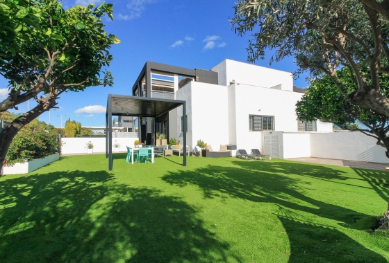 House - Resale - Torrevieja - Aguas Nuevas