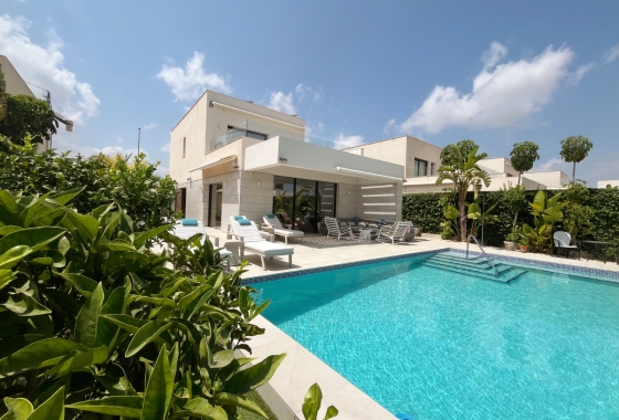 Villa - Resale - Los Montesinos - La Herrada
