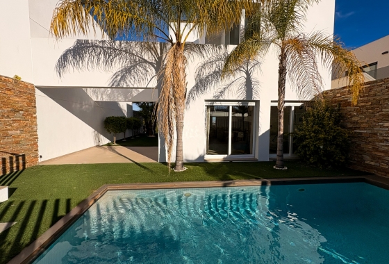 Villa - Wiederverkauf - Ciudad Quesada - MLS-23434