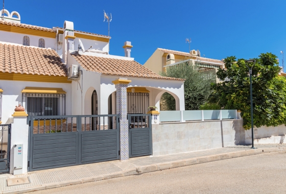 Villa - Wiederverkauf - Orihuela Costa - La Zenia
