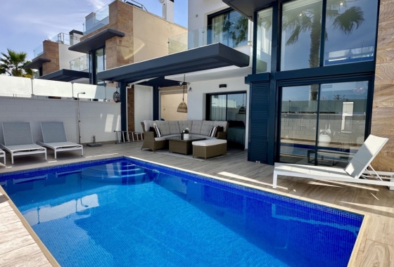 Villa - Wiederverkauf - Orihuela Costa - Lomas de Cabo Roig