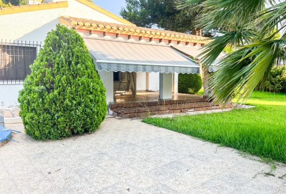 Villa - Wiederverkauf - Orihuela Costa - Punta Prima