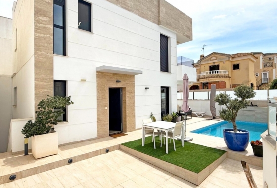 Villa - Wiederverkauf - Orihuela Costa - Villamartín