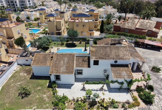 Villa - Wiederverkauf - Orihuela Costa - Villamartín