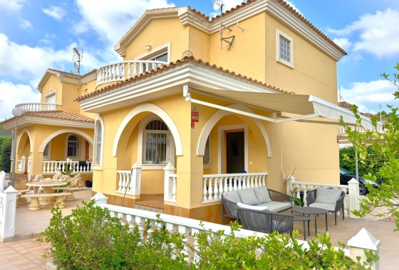 Villa - Wiederverkauf - Orihuela Costa - Villamartín