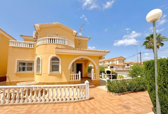 Villa - Wiederverkauf - Orihuela Costa - Villamartín