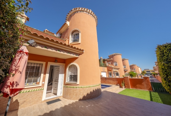 Villa - Wiederverkauf - Playa Flamenca - Sportcentre