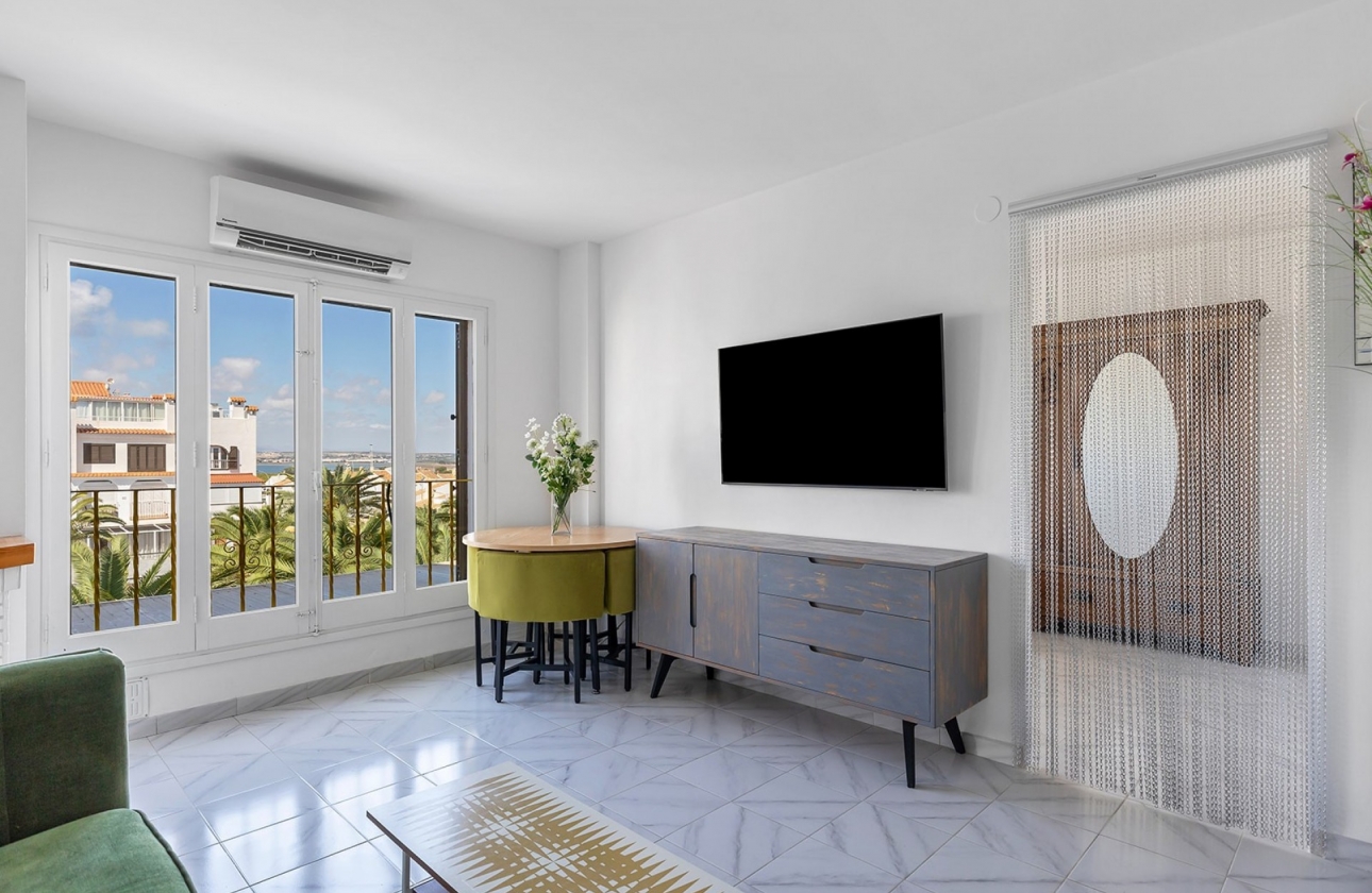 Resale - Apartment / flat - La Mata