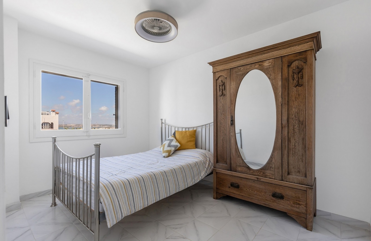 Resale - Apartment / flat - La Mata