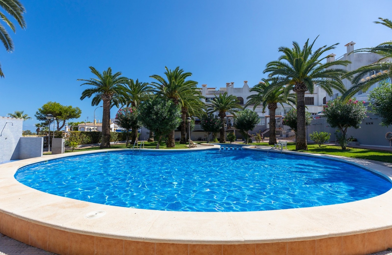 Resale - Apartment / flat - La Mata