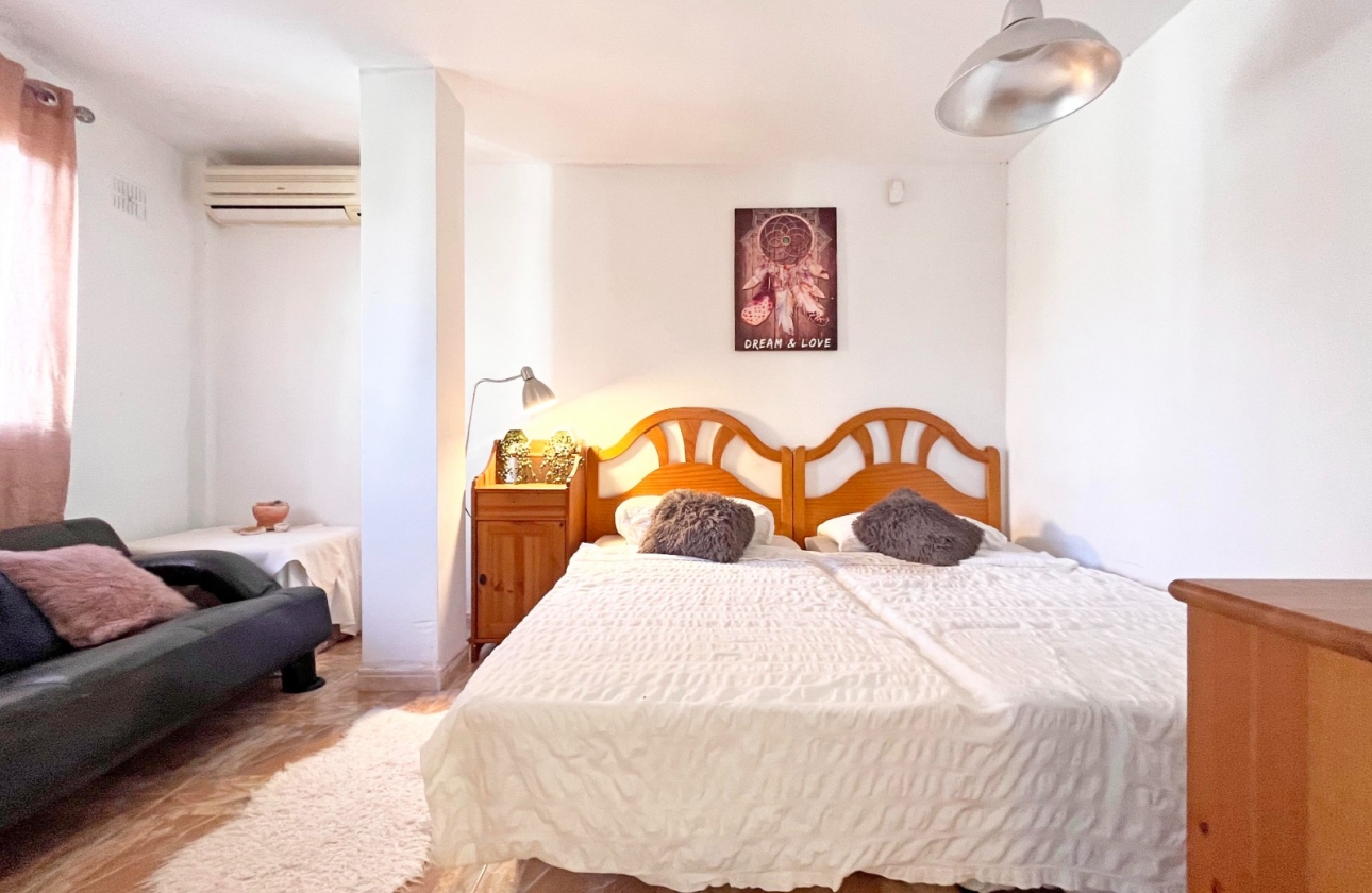 Herverkoop - Villa - Orihuela Costa - La Zenia