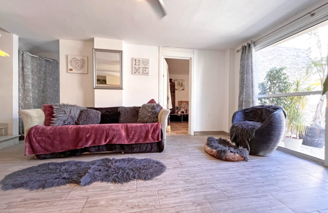 Herverkoop - Villa - Orihuela Costa - La Zenia