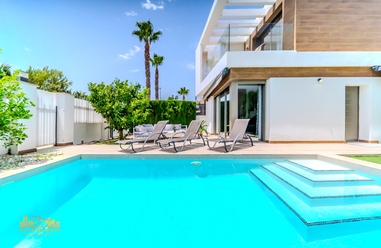 Resale - Villa - Orihuela Costa - Villamartín