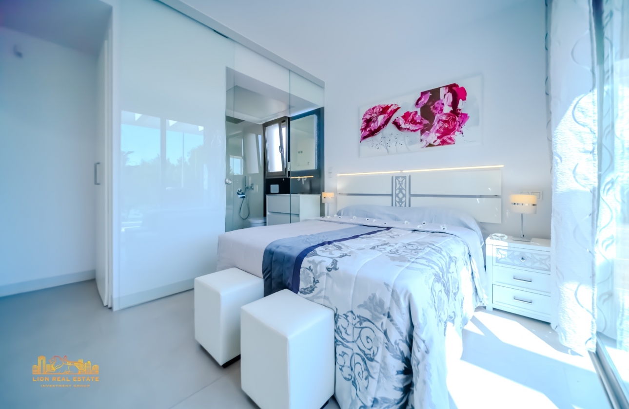 Resale - Villa - Orihuela Costa - Villamartín