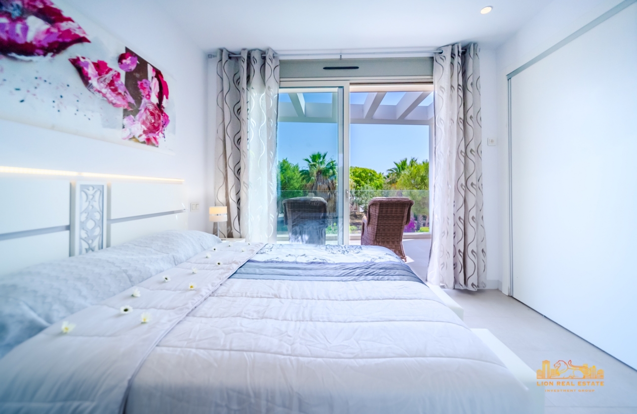 Resale - Villa - Orihuela Costa - Villamartín