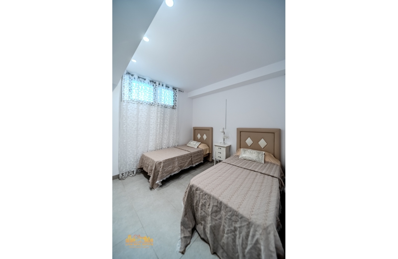 Resale - Villa - Orihuela Costa - Villamartín