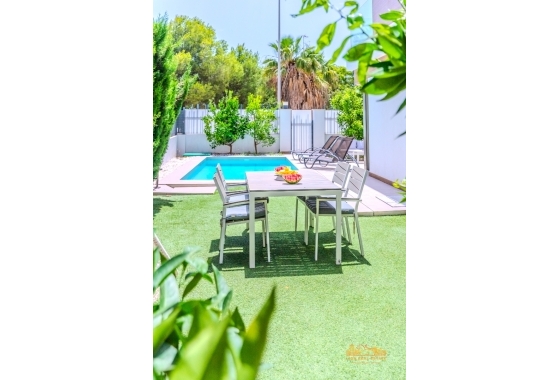 Resale - Villa - Orihuela Costa - Villamartín