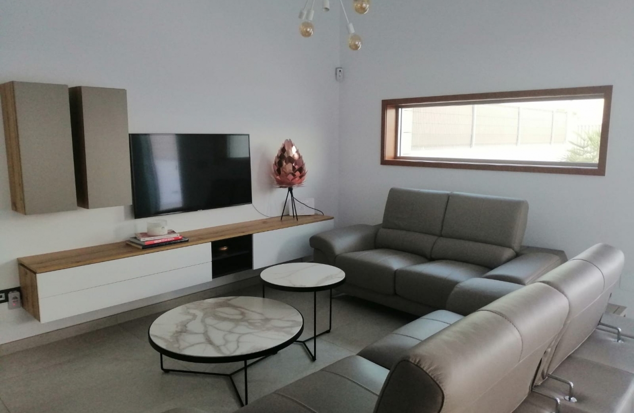 Resale - Villa - El Raso