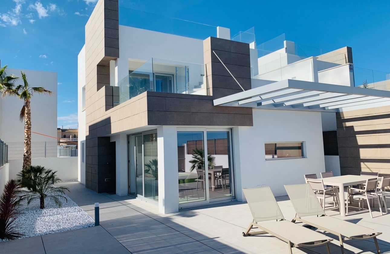 Resale - Villa - El Raso