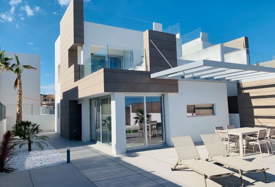 Resale - Villa - El Raso