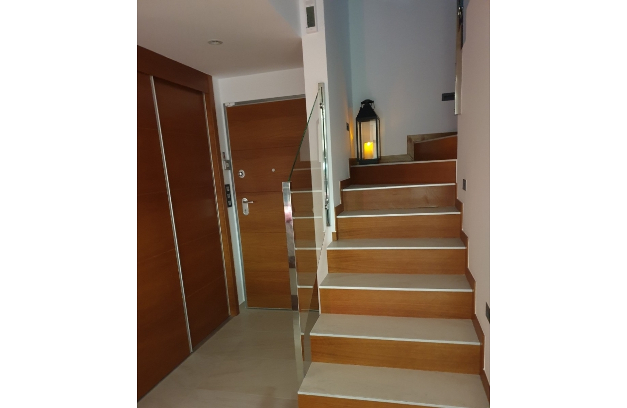 Resale - Villa - El Raso