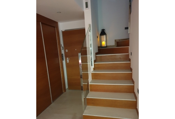 Resale - Villa - El Raso