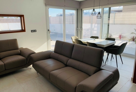 Resale - Villa - El Raso