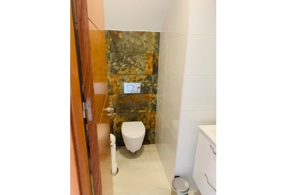 Resale - Villa - El Raso