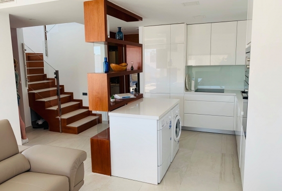 Resale - Villa - El Raso