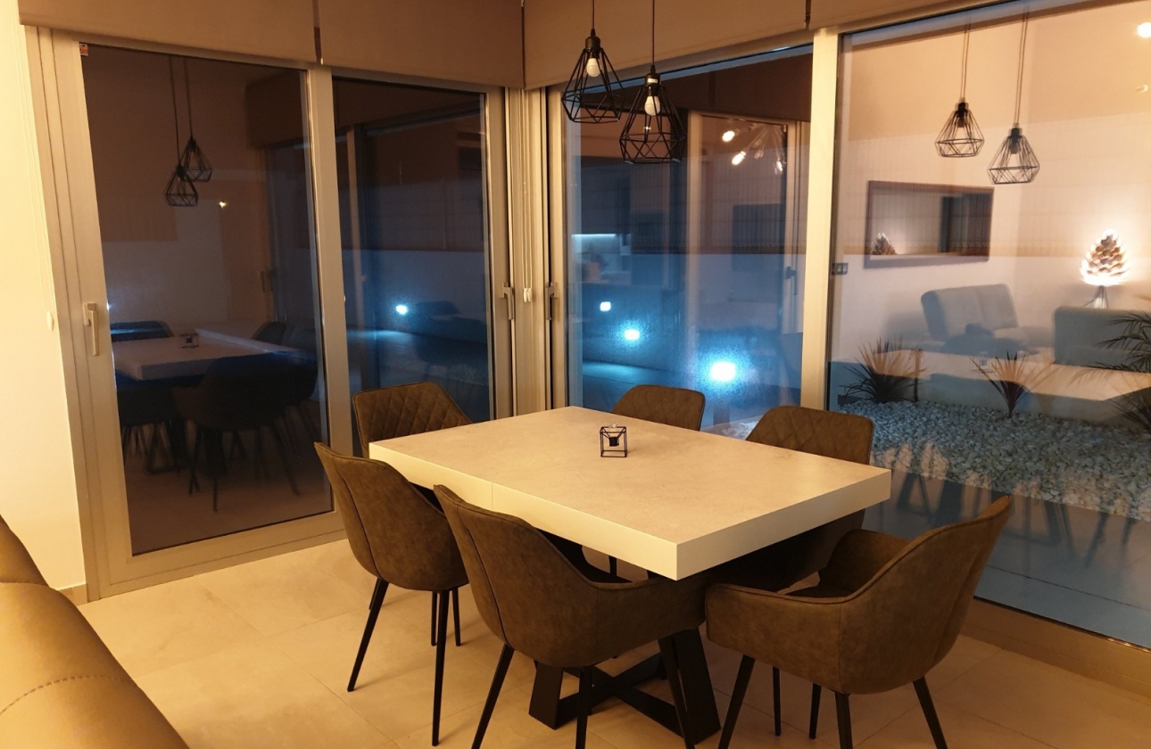 Resale - Villa - El Raso