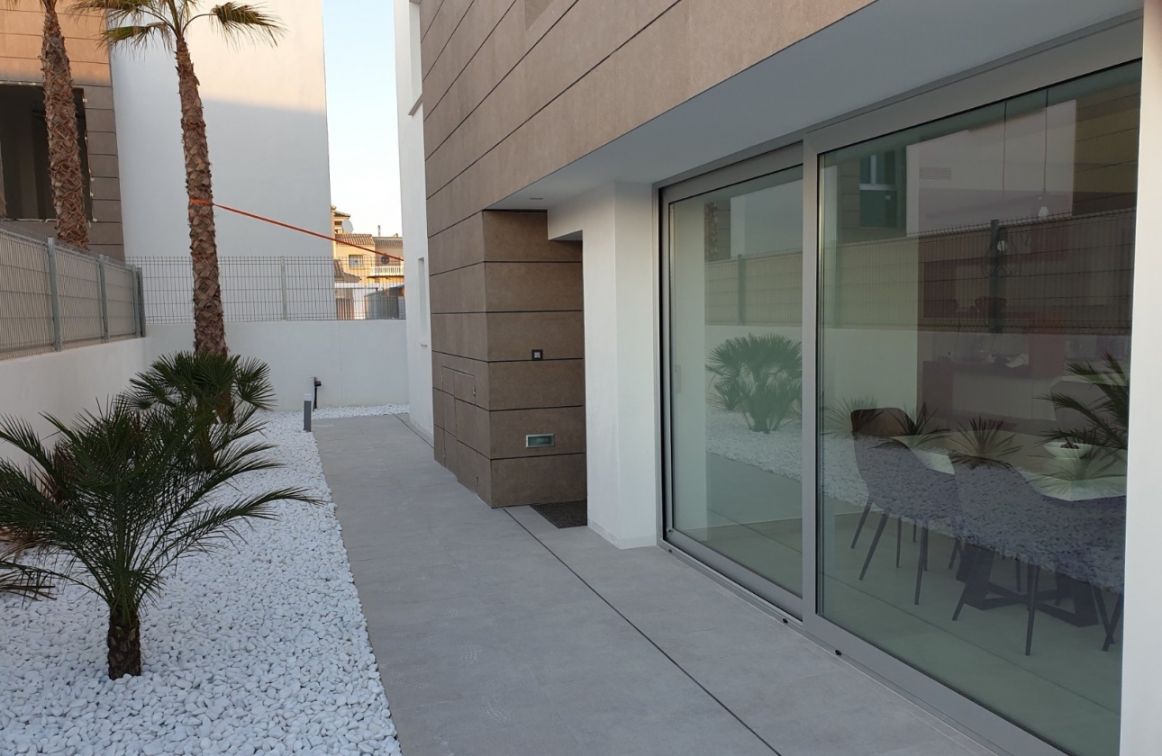 Resale - Villa - El Raso