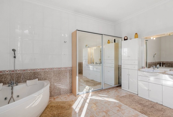 Revente - Finca / Country Property - Los Montesinos