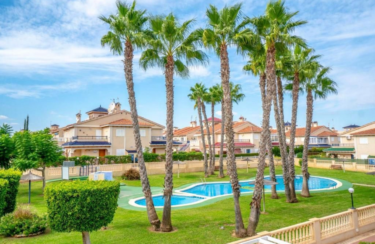 Resale - House - Orihuela Costa - La Zenia
