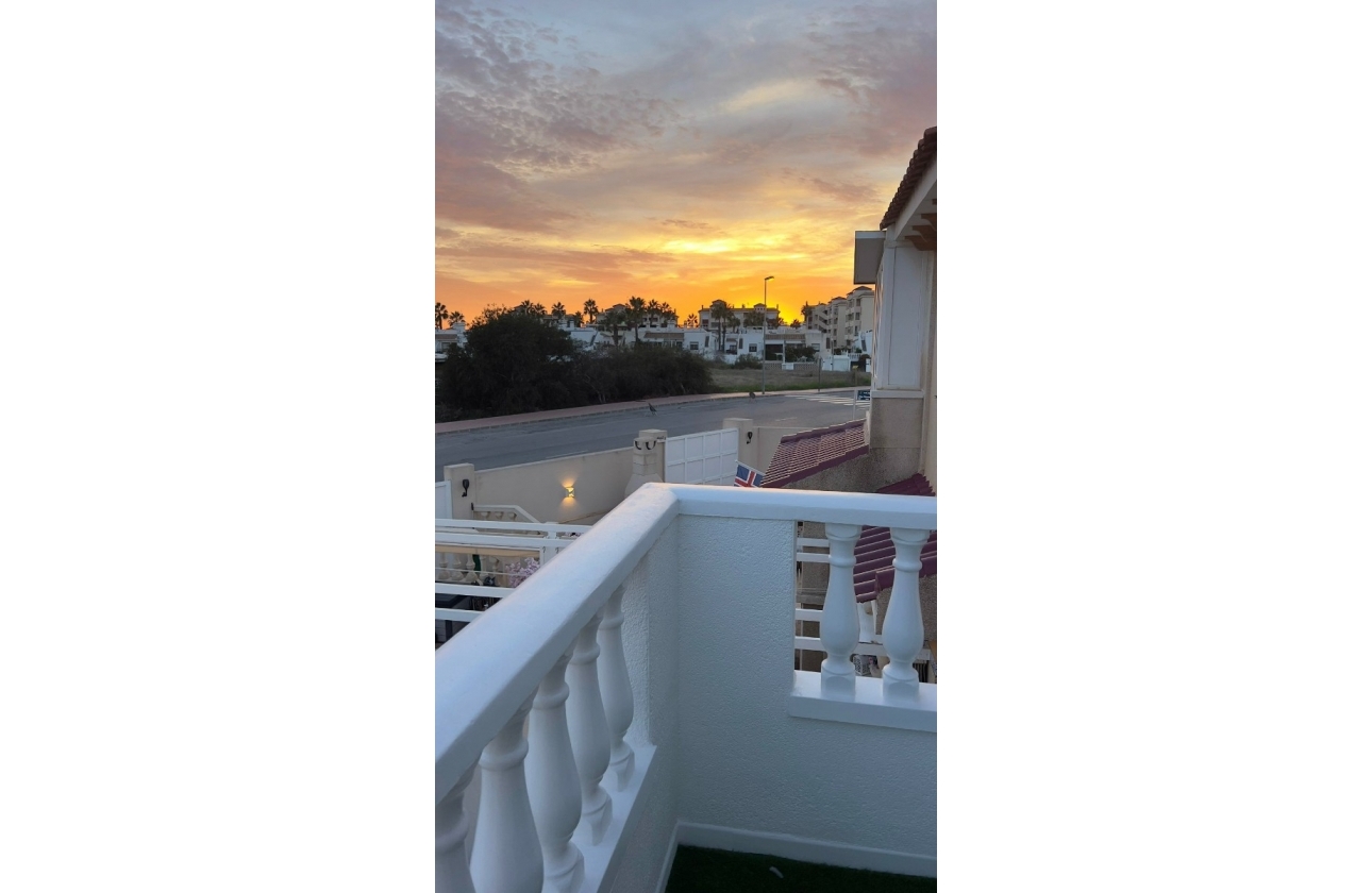 Resale - House - Orihuela Costa - La Zenia