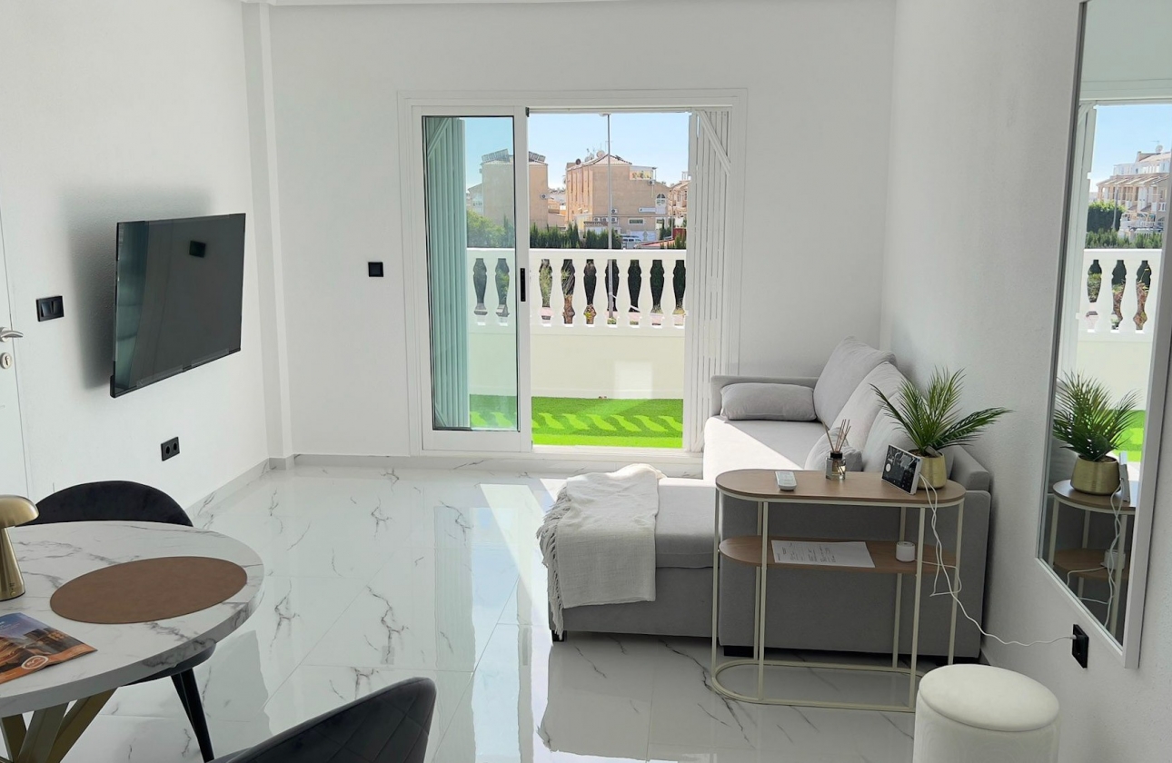 Resale - House - Orihuela Costa - La Zenia