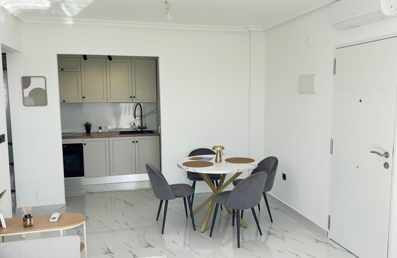 Resale - House - Orihuela Costa - La Zenia