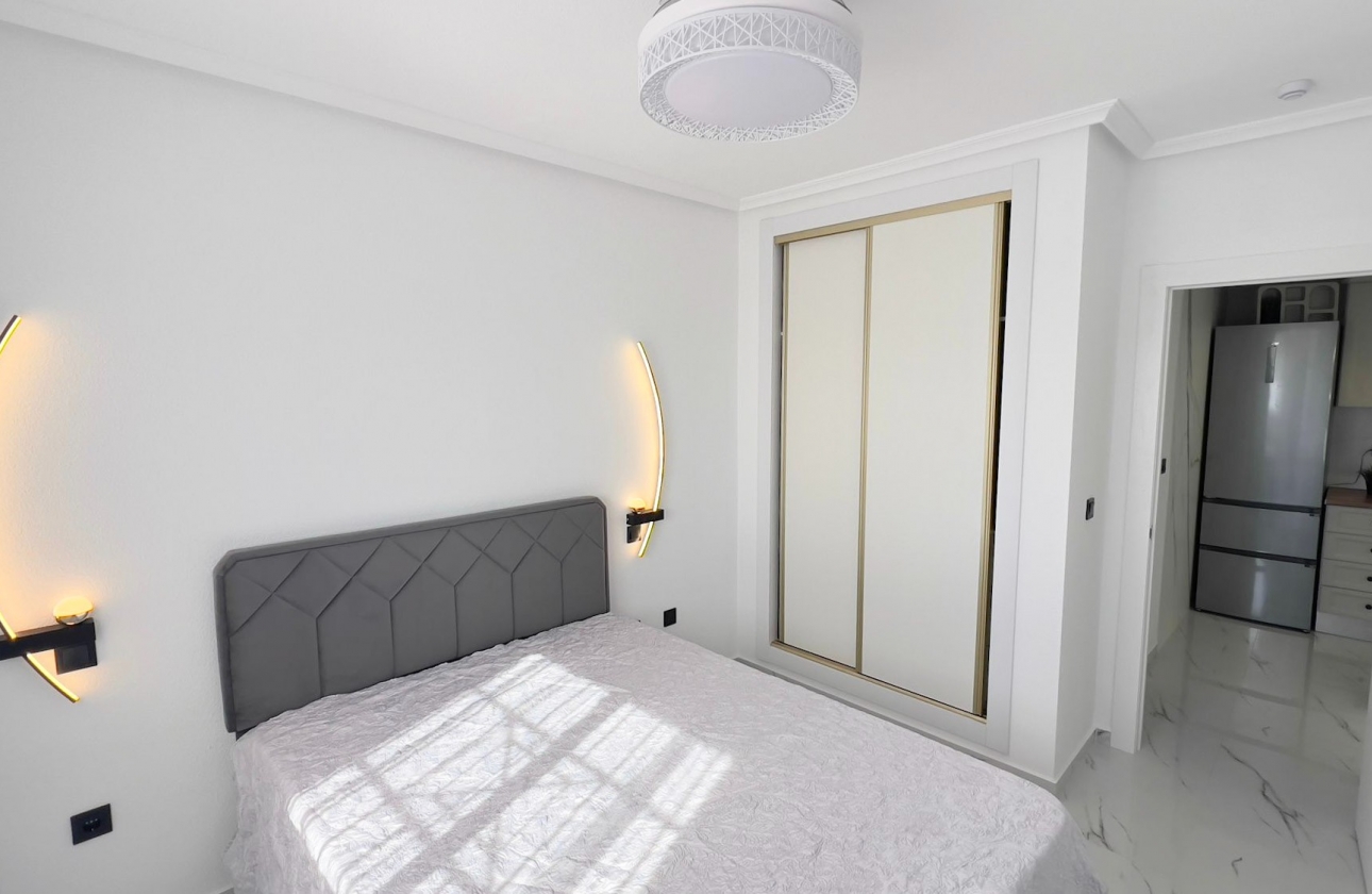 Resale - House - Orihuela Costa - La Zenia