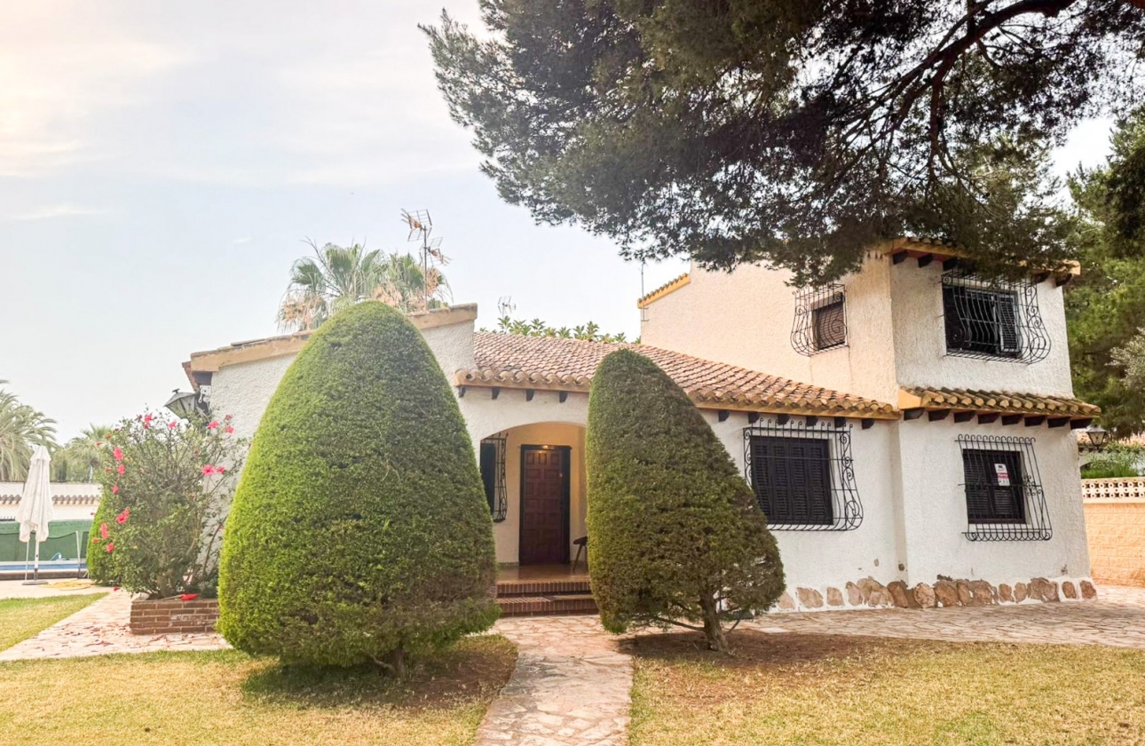 Resale - Villa - Orihuela Costa - Punta Prima