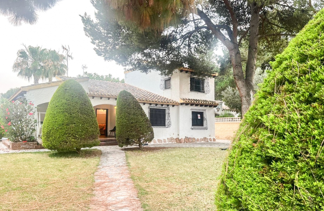 Resale - Villa - Orihuela Costa - Punta Prima