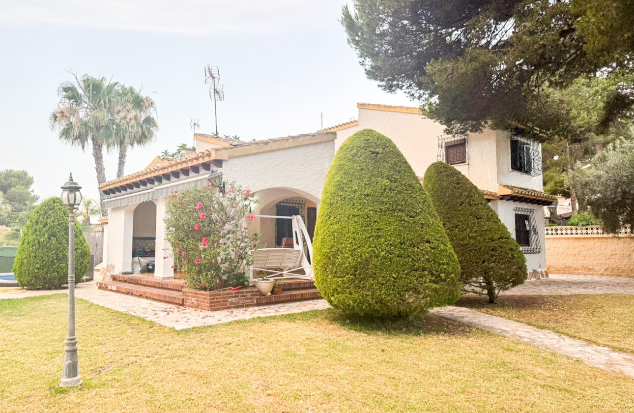 Resale - Villa - Orihuela Costa - Punta Prima