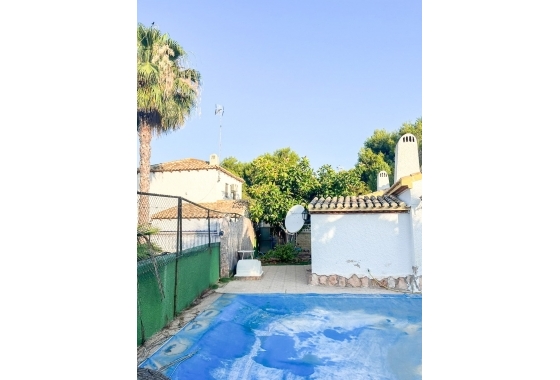 Resale - Villa - Orihuela Costa - Punta Prima