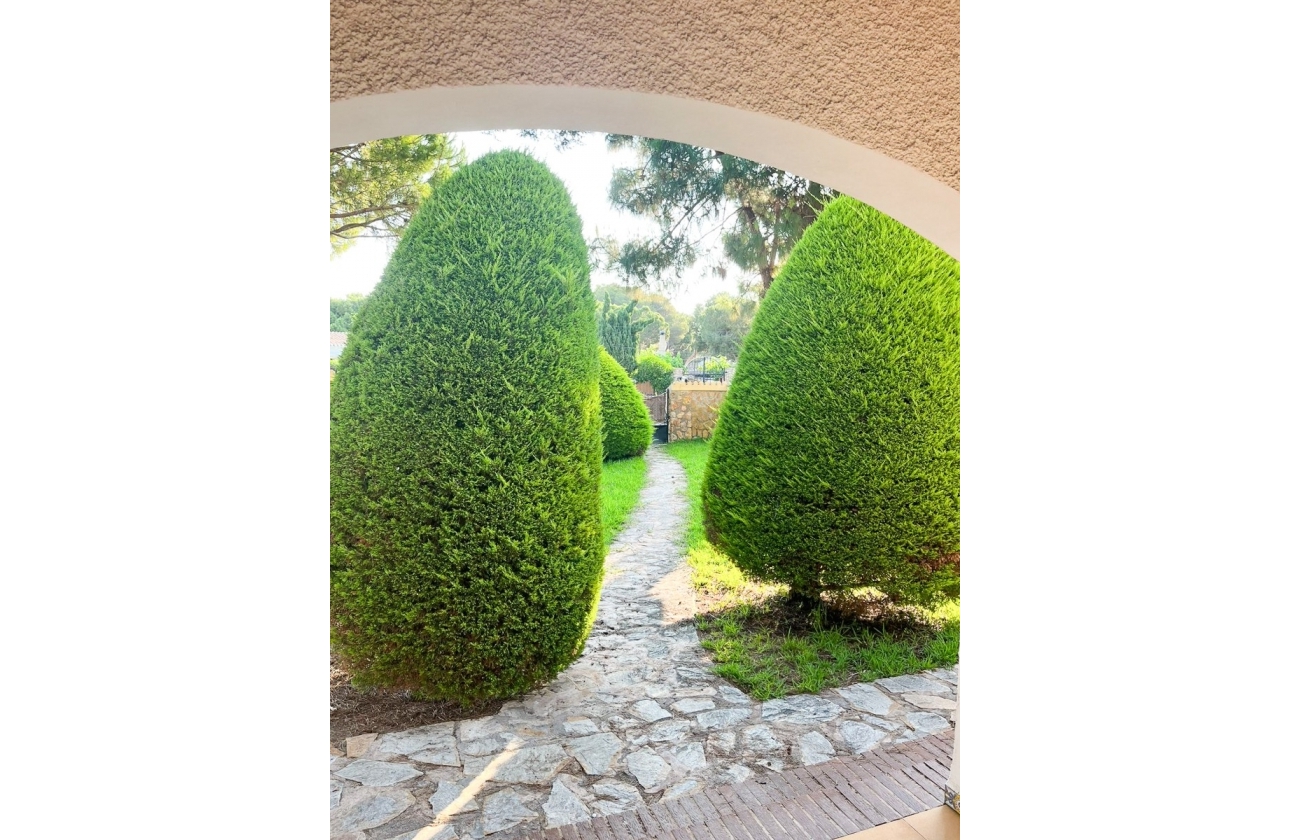 Resale - Villa - Orihuela Costa - Punta Prima