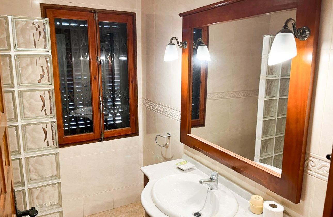 Resale - Villa - Orihuela Costa - Punta Prima