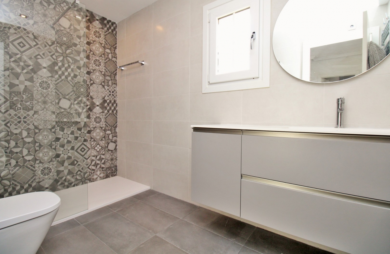 Resale - Villa - Villamartin - Los Dolses