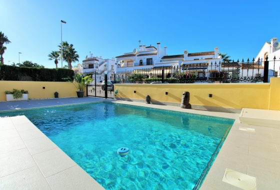 Resale - Villa - Villamartin - Los Dolses