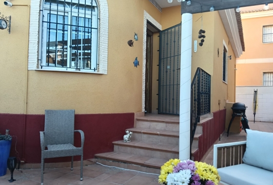 Resale - Villa - Los Montesinos - La Herrada