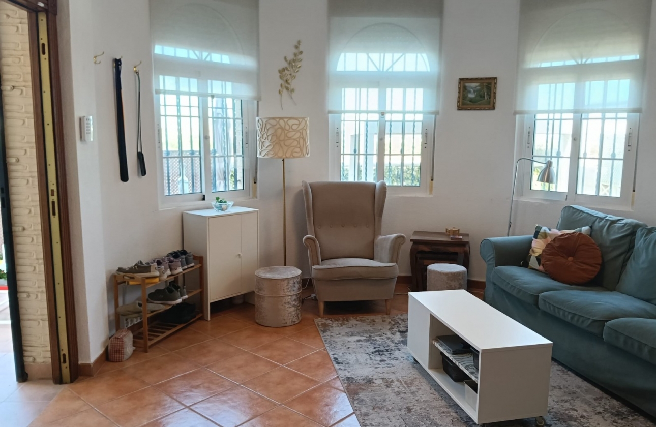 Resale - Villa - Los Montesinos - La Herrada
