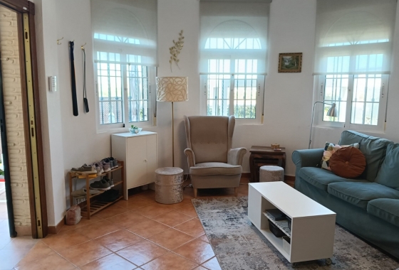 Resale - Villa - Los Montesinos - La Herrada