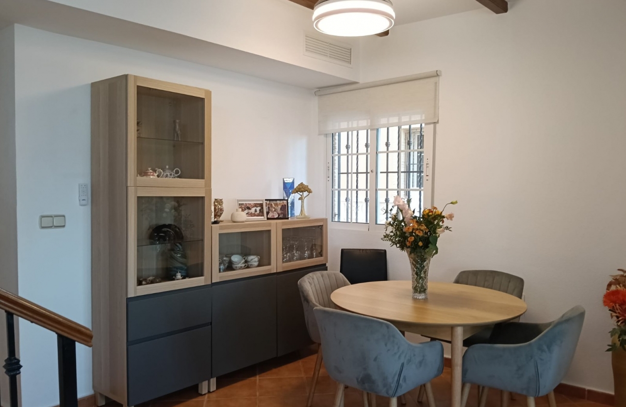 Resale - Villa - Los Montesinos - La Herrada