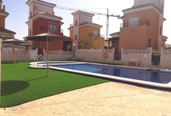 Resale - Villa - Los Montesinos - La Herrada